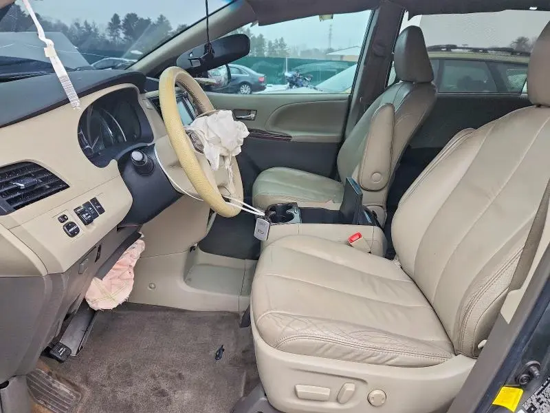 2011 TOYOTA SIENNA XLE 8-PASSENGER  