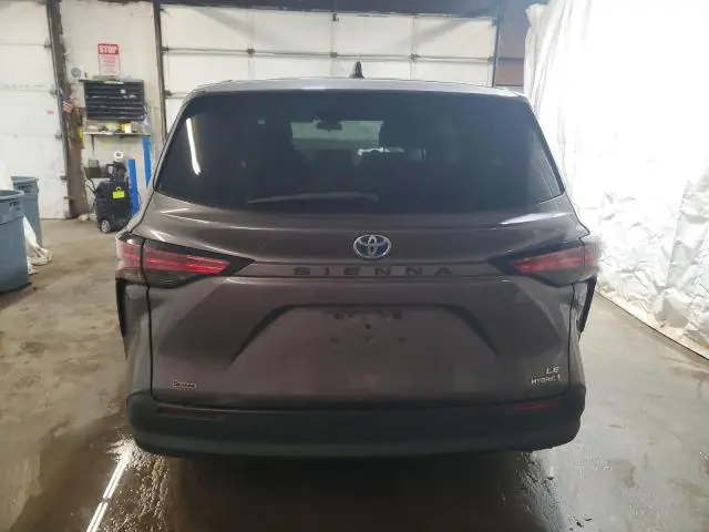 2021 TOYOTA SIENNA LE  