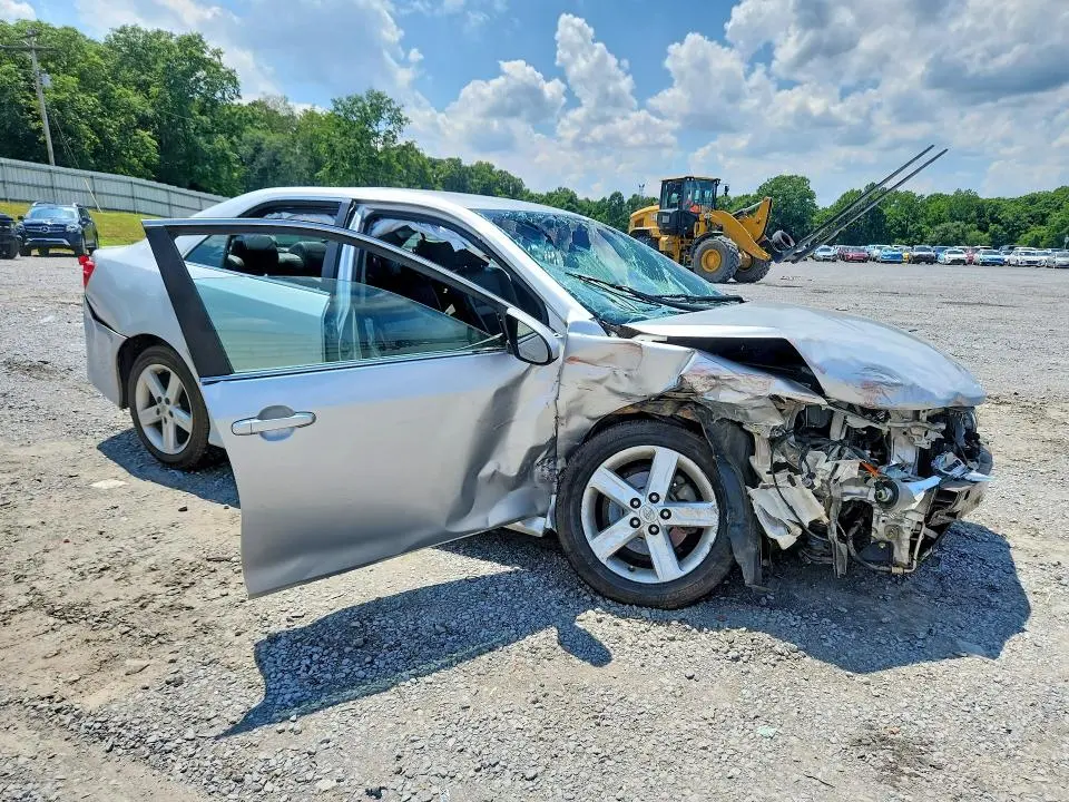 2014 TOYOTA CAMRY SE  