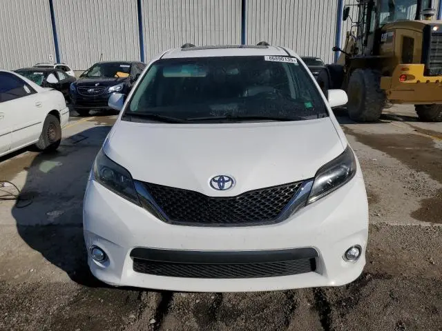 2017 TOYOTA SIENNA SE  