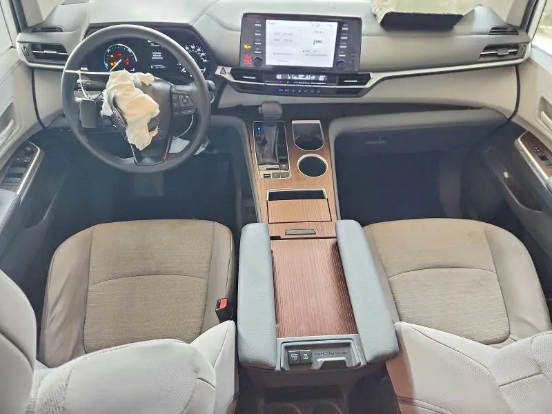 2024 TOYOTA SIENNA LE  