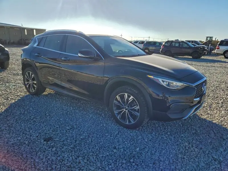 2017 INFINITI QX30 BASE  