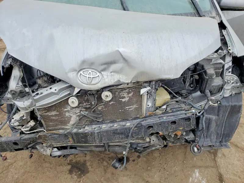 2016 TOYOTA SIENNA XLE 8-PASSENGER  