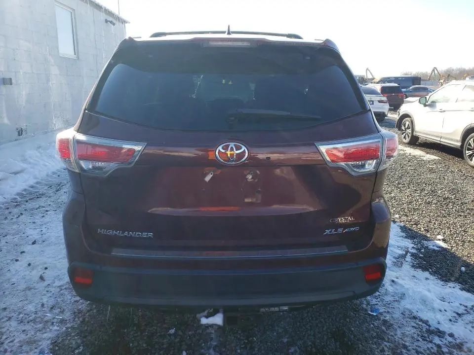 2016 TOYOTA HIGHLANDER XLE  
