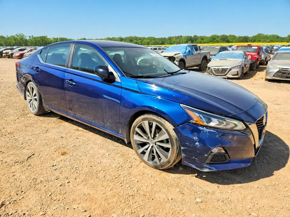 2022 NISSAN ALTIMA SR  