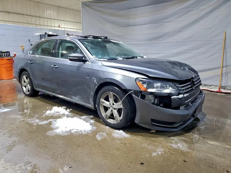 2013 VOLKSWAGEN PASSAT SE  
