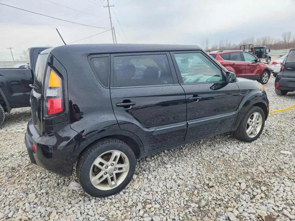 2011 KIA SOUL +  