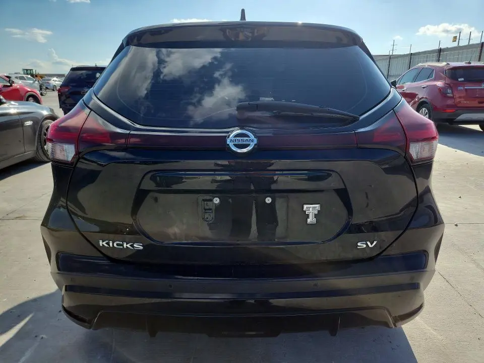 2021 NISSAN KICKS SV  