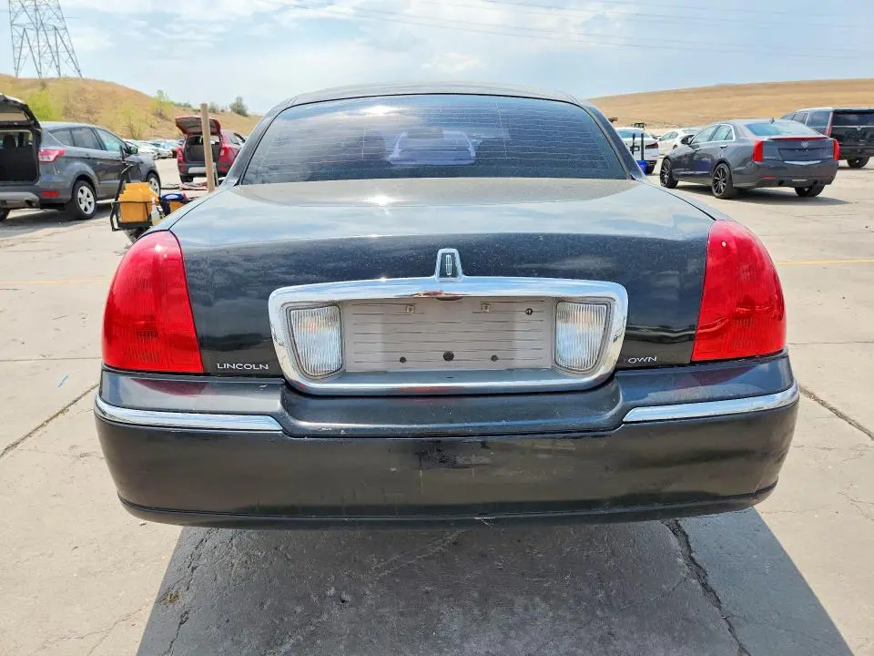 2010 LINCOLN TOWN CAR EXECUTIVE L  