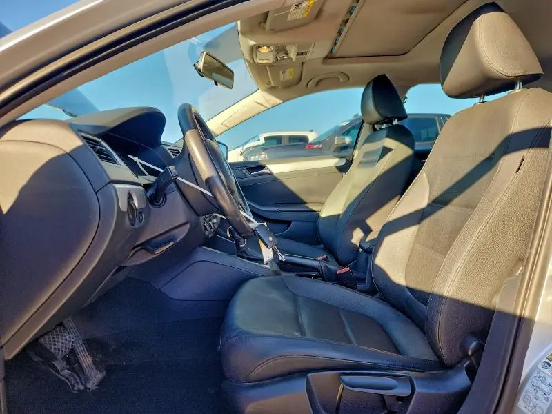 2011 VOLKSWAGEN JETTA SEL  