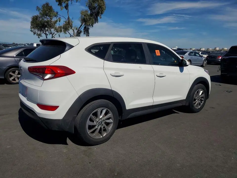 2018 HYUNDAI TUCSON SE  