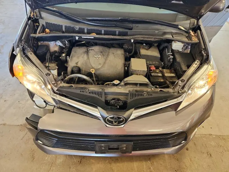 2020 TOYOTA SIENNA LE  