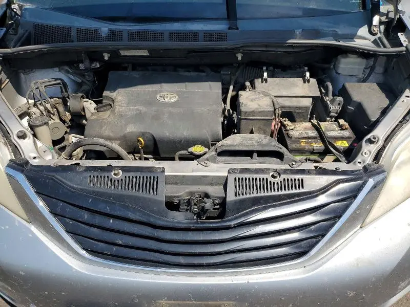 2012 TOYOTA SIENNA LE  