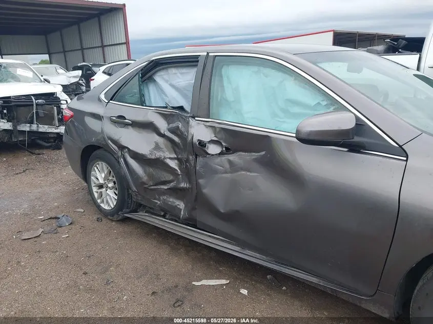 2016 TOYOTA CAMRY LE