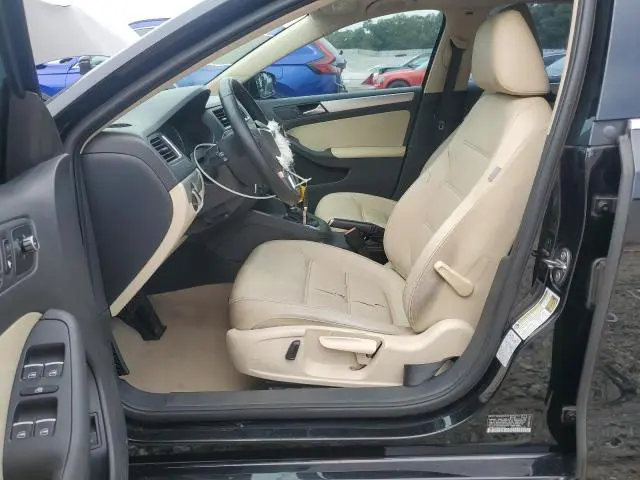 2013 VOLKSWAGEN JETTA SE  