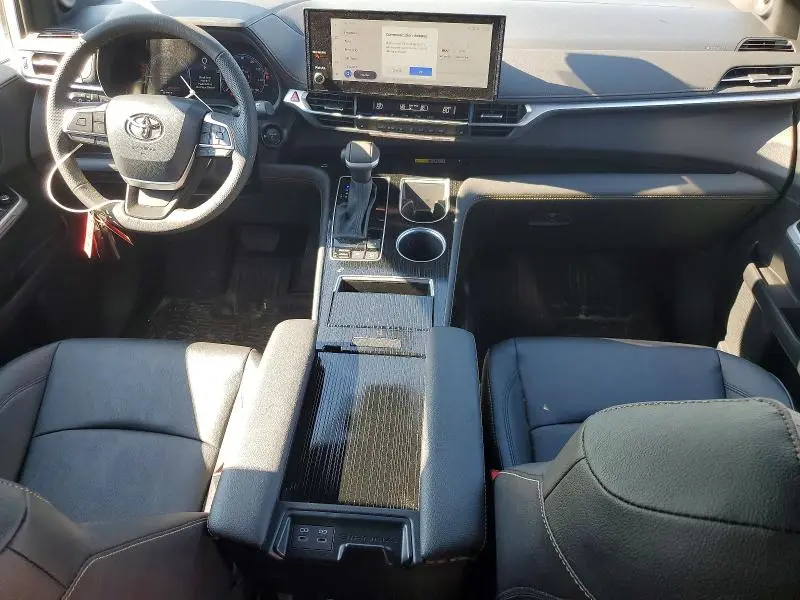 2026 TOYOTA SIENNA WOODLAND EDITION  