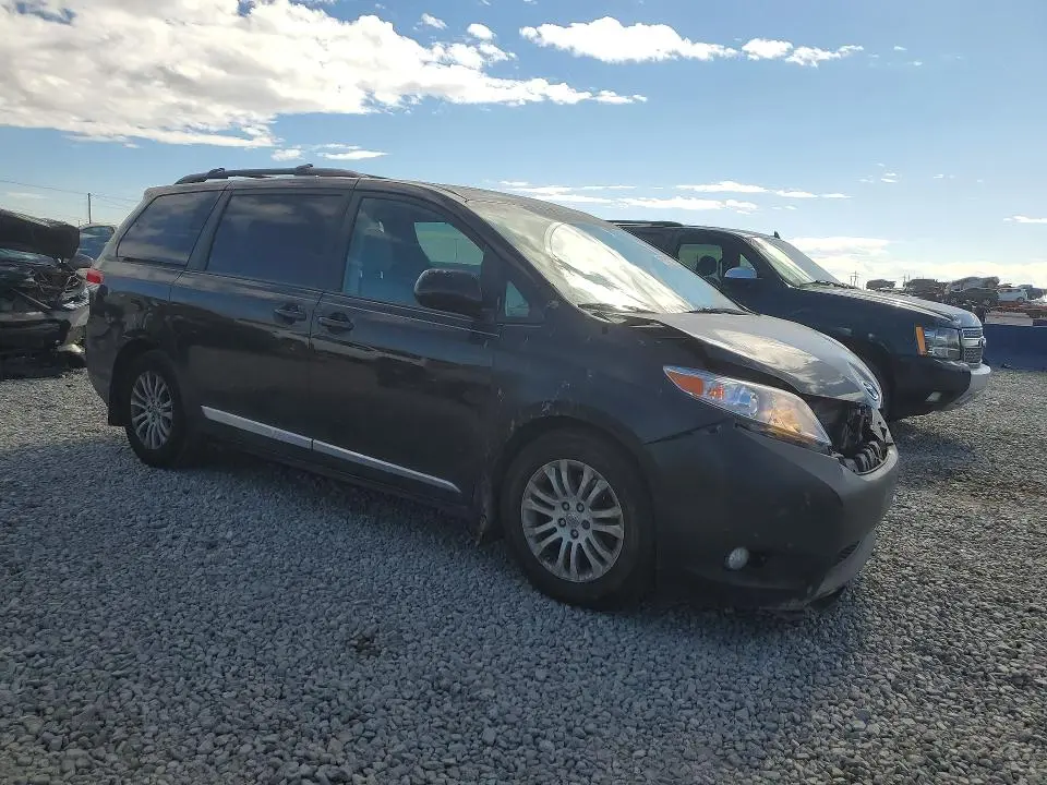 2011 TOYOTA SIENNA XLE  