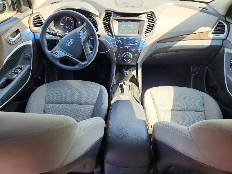 2017 HYUNDAI SANTA FE SE  