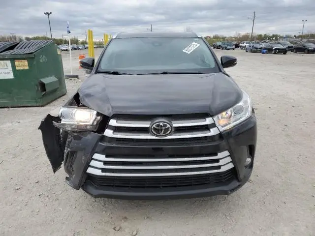 2019 TOYOTA HIGHLANDER SE  