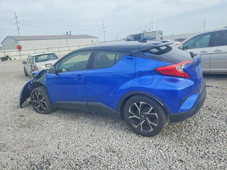 2020 TOYOTA C-HR XLE  