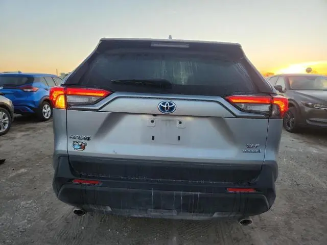 2021 TOYOTA RAV4 XLE  
