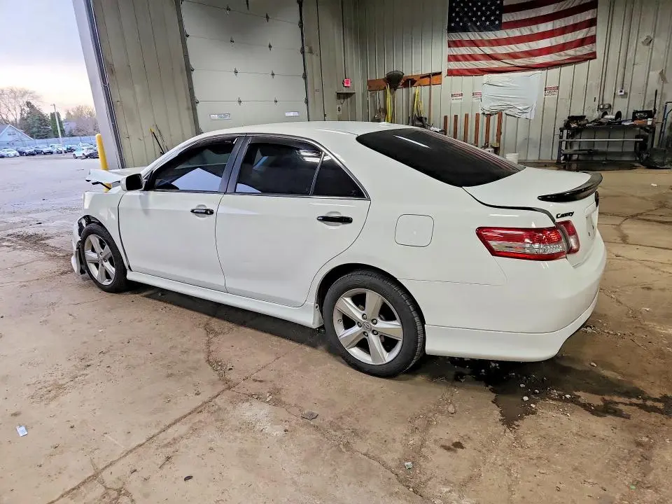2011 TOYOTA CAMRY SE  