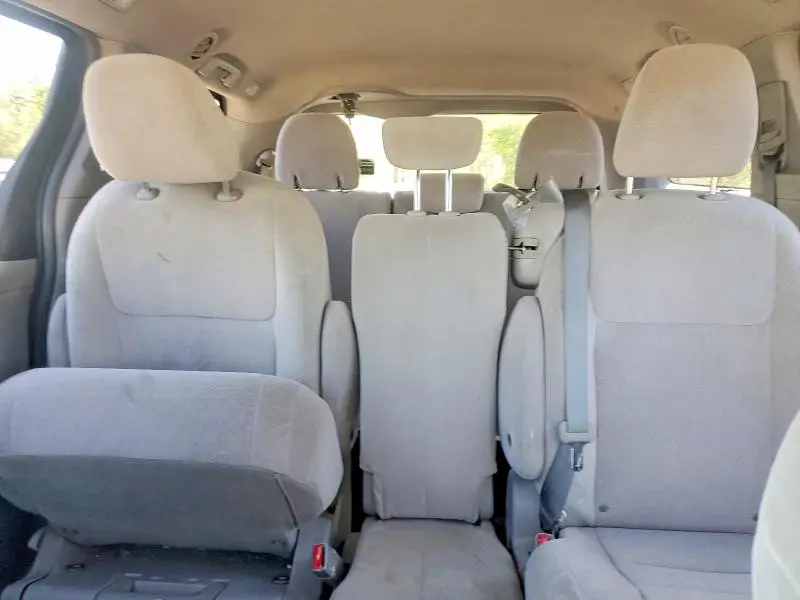 2015 TOYOTA SIENNA LE  