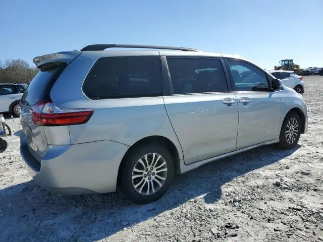 2019 TOYOTA SIENNA XLE