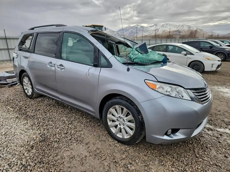 2012 TOYOTA SIENNA XLE  