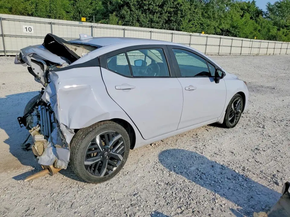 2023 NISSAN VERSA SR  