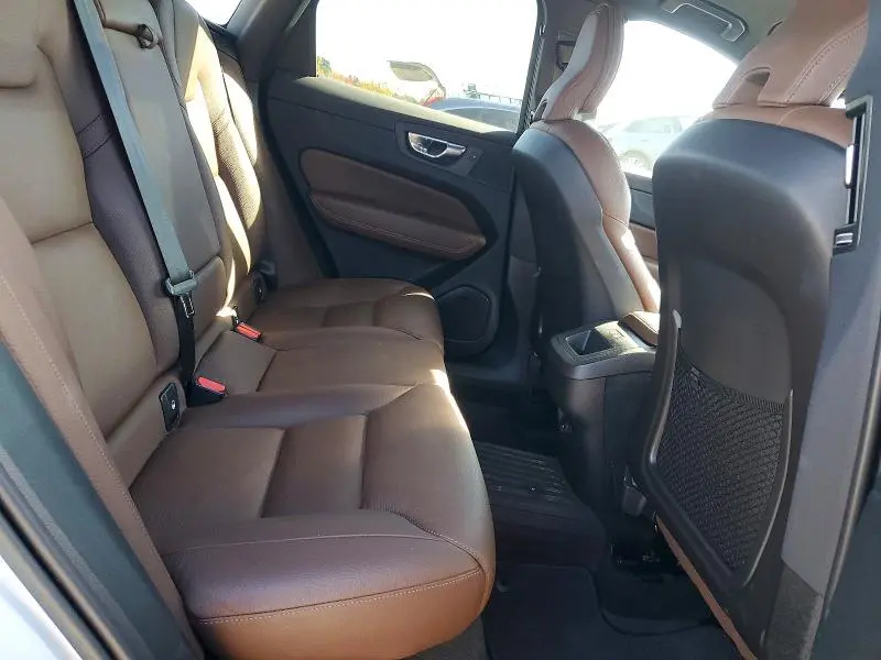 2023 VOLVO XC60 PLUS  
