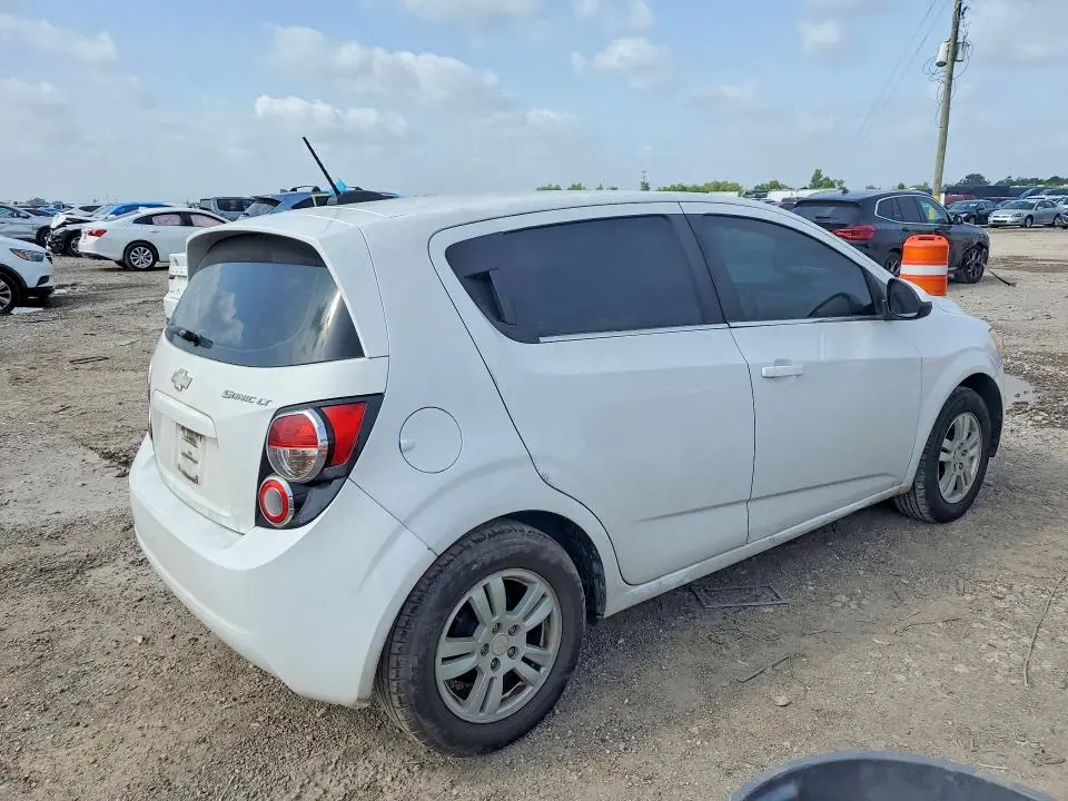 2016 CHEVROLET SONIC LT  