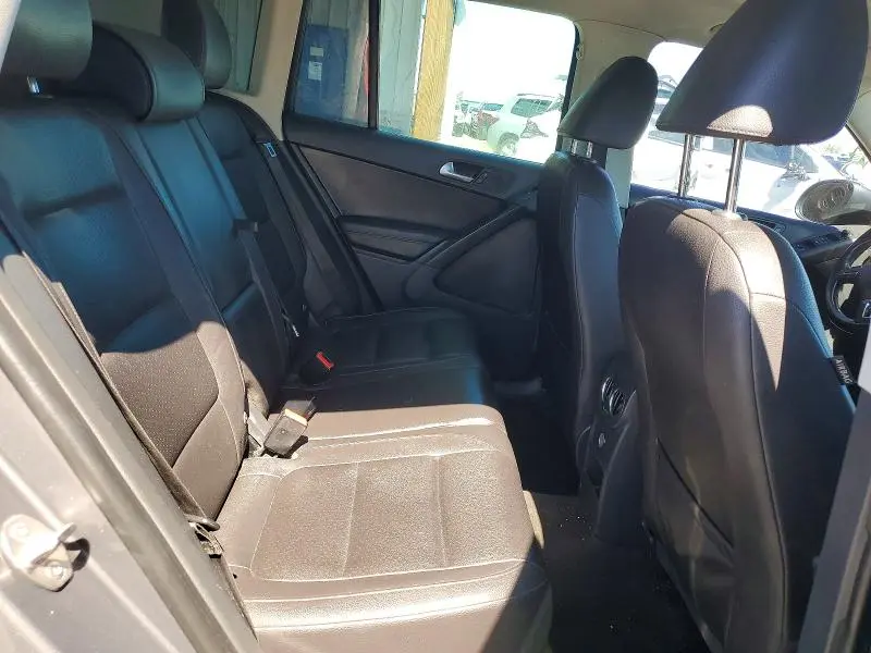 2015 VOLKSWAGEN TIGUAN S  