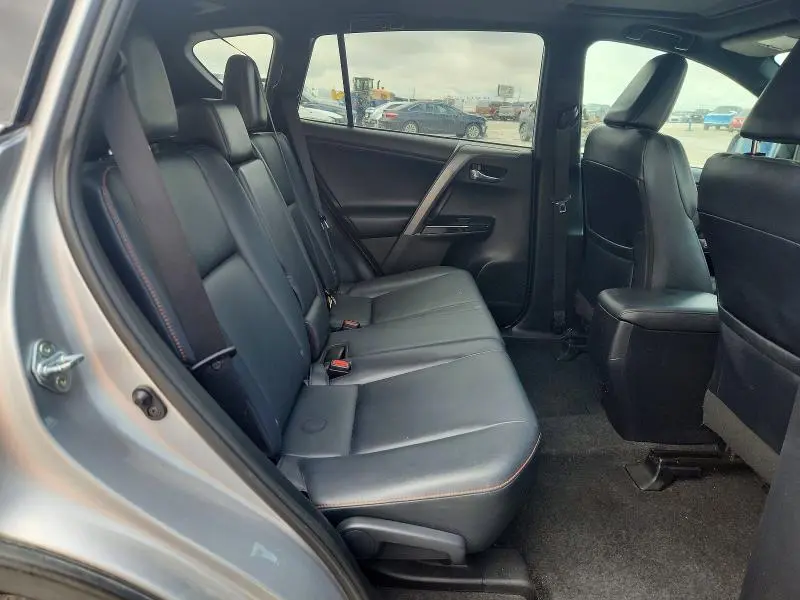 2016 TOYOTA RAV4 SE  