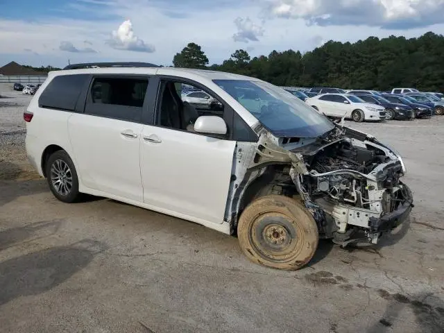2020 TOYOTA SIENNA XLE