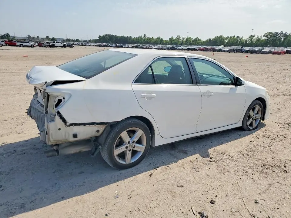 2013 TOYOTA CAMRY SE  