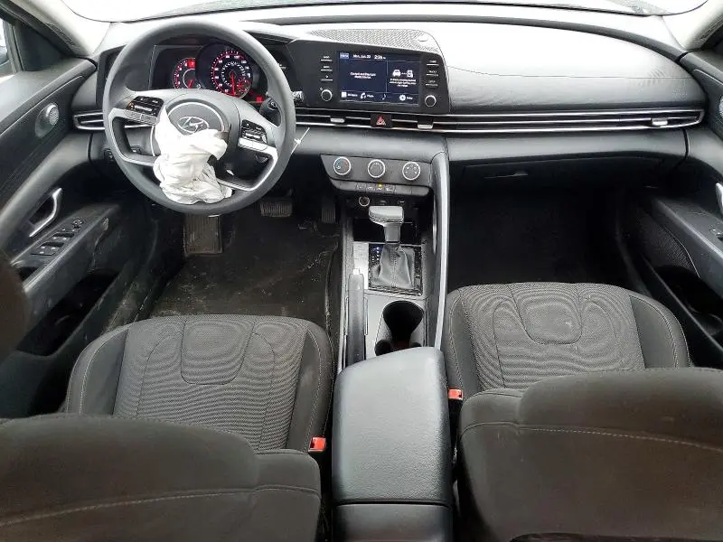 2022 HYUNDAI ELANTRA SE  