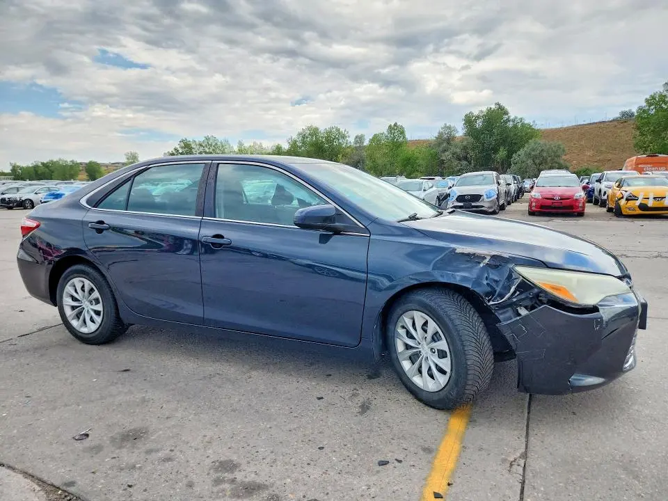 2016 TOYOTA CAMRY LE  