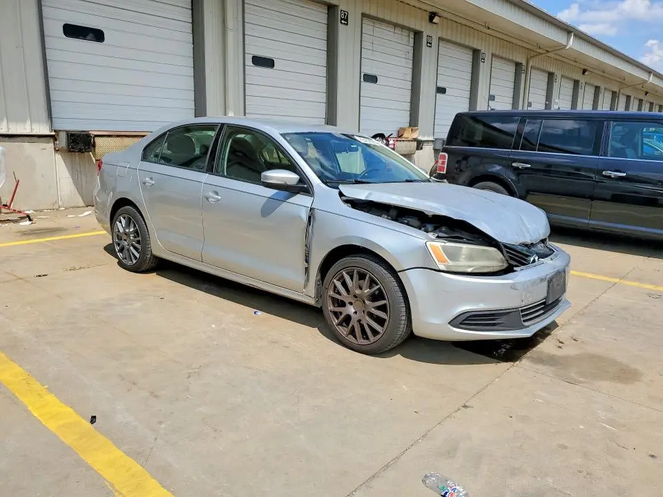 2011 VOLKSWAGEN JETTA SE  