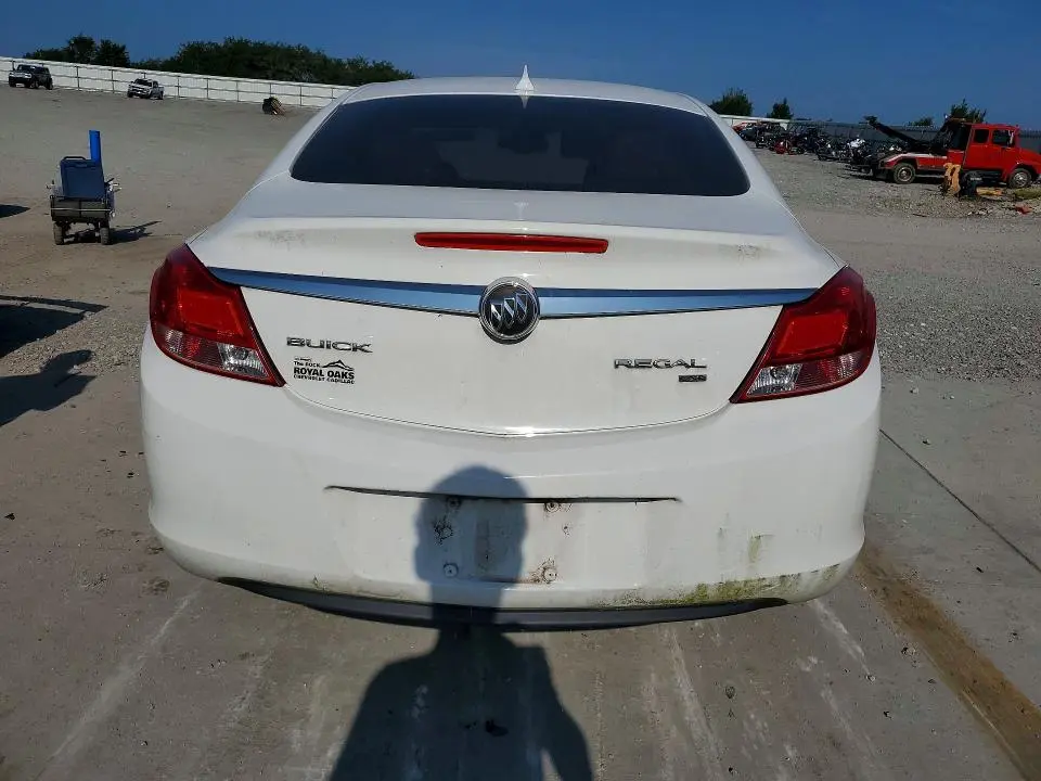 2011 BUICK REGAL   