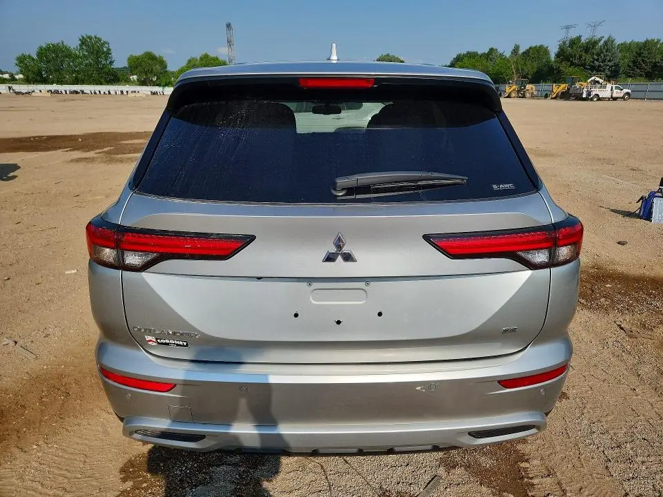 2024 MITSUBISHI OUTLANDER SE  