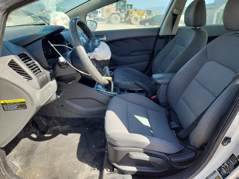 2017 KIA FORTE LX  