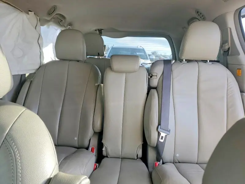 2012 TOYOTA SIENNA LE  