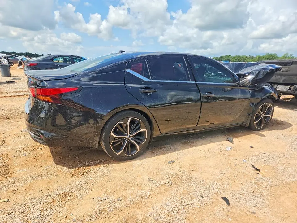2023 NISSAN ALTIMA SR  