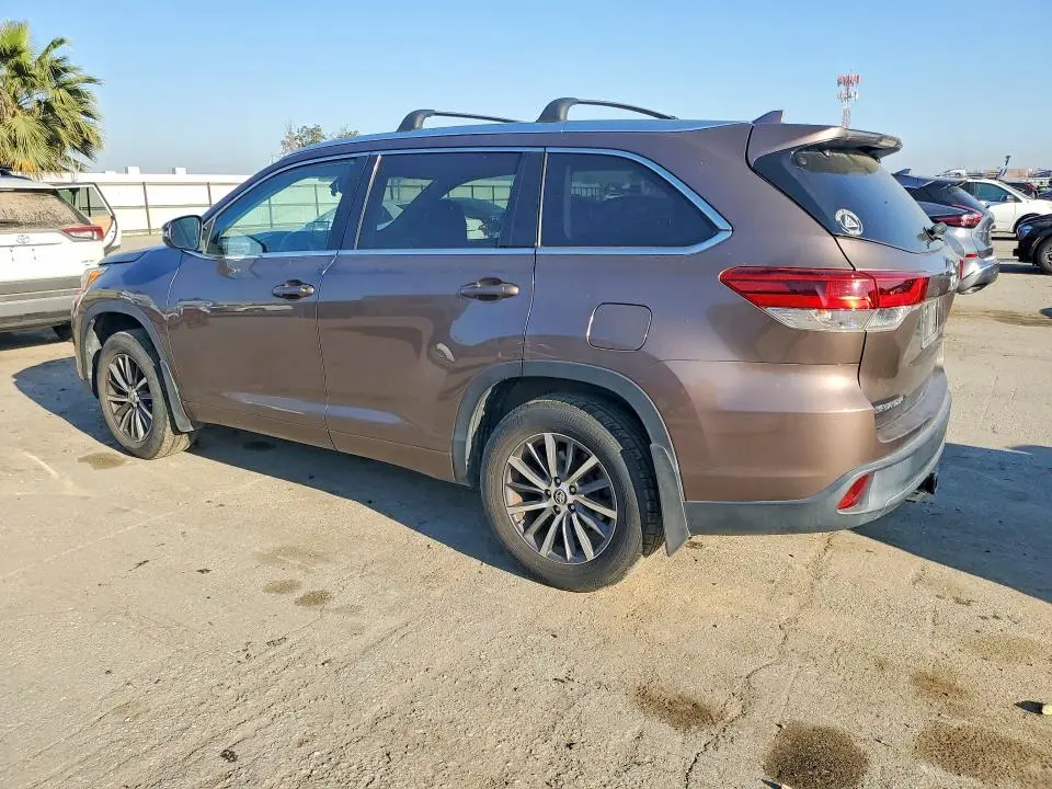2017 TOYOTA HIGHLANDER XLE  