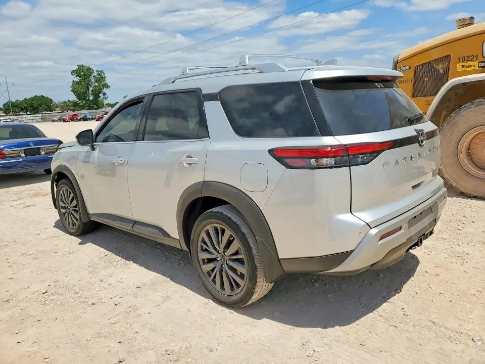 2025 NISSAN PATHFINDER SL  