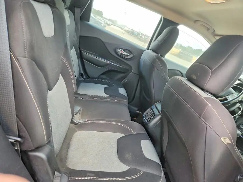 2015 JEEP CHEROKEE SPORT  
