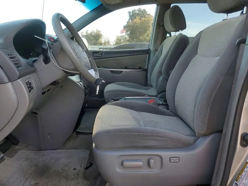 2010 TOYOTA SIENNA LE 8-PASSENGER  