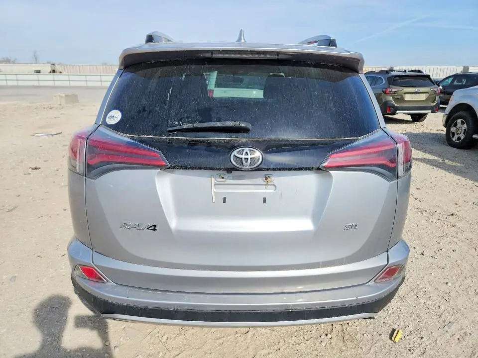 2016 TOYOTA RAV4 SE  
