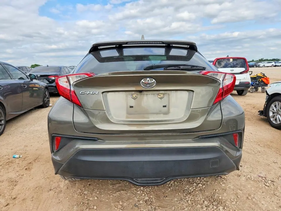 2021 TOYOTA C-HR LE  